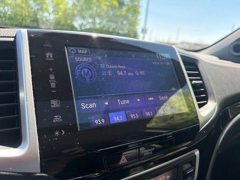Used 2017 Honda Pilot Touring image 33