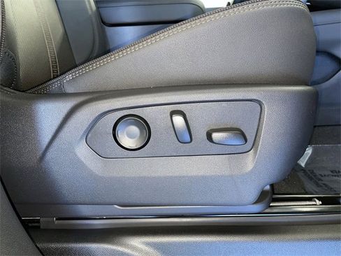 New 2026 Chevrolet Suburban High Country image 24