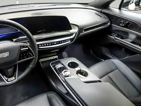 Used 2024 Cadillac Lyriq Luxury AWD/4WD image 14