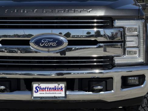 Used 2018 Ford F250 Lariat w/ Lariat Ultimate Package AWD/4WD image 8