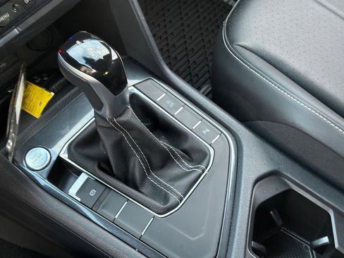 Used 2024 Volkswagen Tiguan SE R-Line image 20