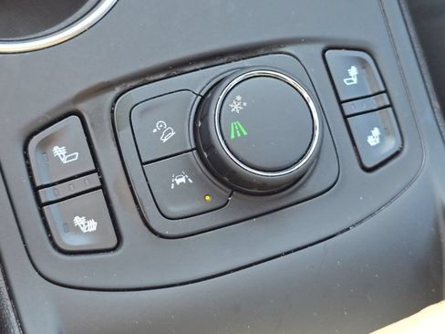 Certified 2024 GMC Terrain SLT FWD image 8