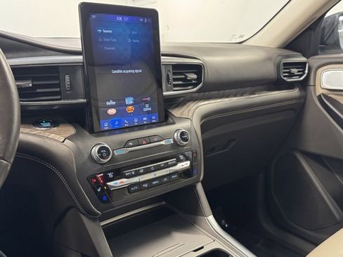 Used 2020 Ford Explorer Platinum image 23