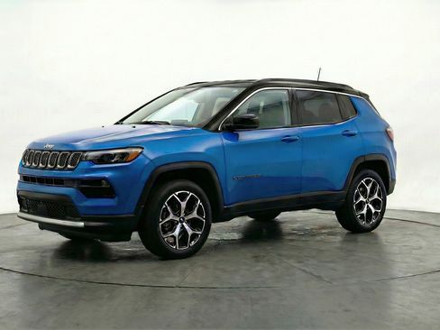 Used 2025 Jeep Compass Limited image 3