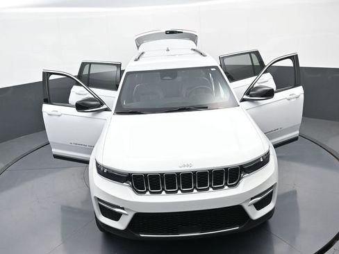 Used 2024 Jeep Grand Cherokee Limited image 26