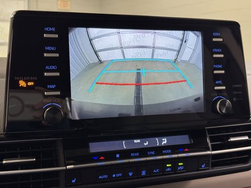 Used 2024 Toyota Sienna XLE image 39