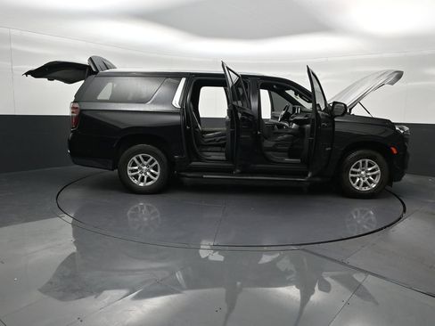 Used 2023 Chevrolet Suburban LT AWD/4WD image 33