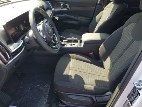 Used 2025 Kia Sorento LX FWD image 5