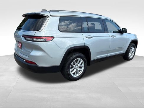 Used 2023 Jeep Grand Cherokee L Laredo RWD image 5