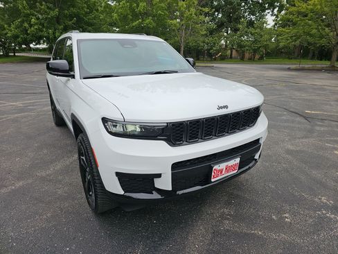 Used 2025 Jeep Grand Cherokee L Altitude AWD/4WD image 8