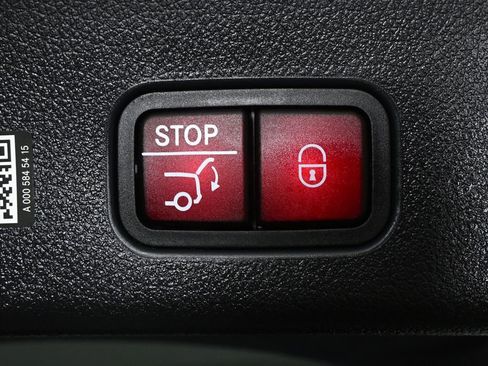 Certified 2026 Mercedes-Benz GLC 300 image 30