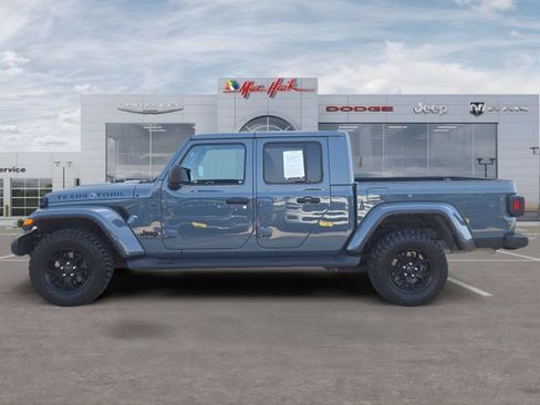 Used 2024 Jeep Gladiator Sport AWD/4WD image 2