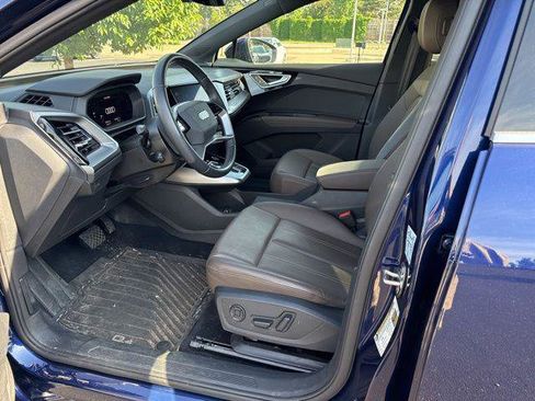 Used 2023 Audi Q4 e-tron Premium w/ Convenience Package AWD/4WD image 9