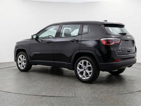 Used 2025 Jeep Compass Latitude AWD/4WD image 6
