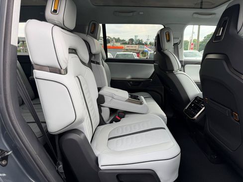 Used 2025 Rivian R1S Adventure AWD/4WD image 22