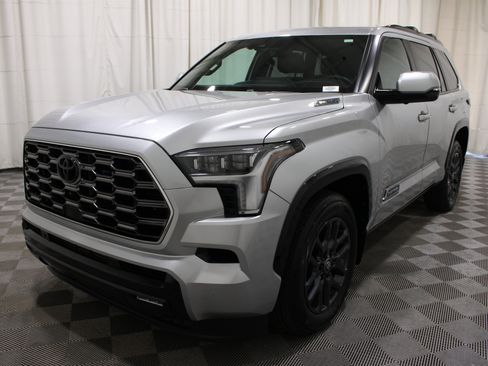Used 2025 Toyota Sequoia Platinum AWD/4WD image 40
