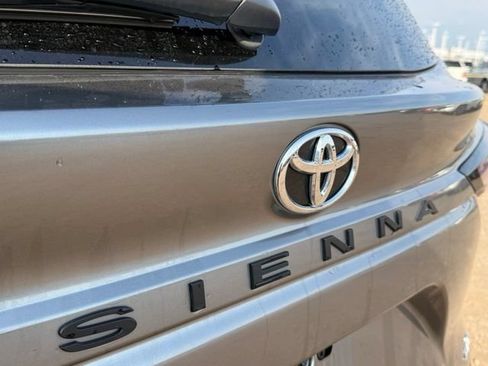 Used 2026 Toyota Sienna XLE FWD image 12