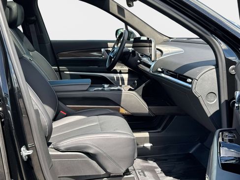 Certified 2026 Cadillac Vistiq Sport w/ LPO, Floor Liner Package AWD/4WD image 10