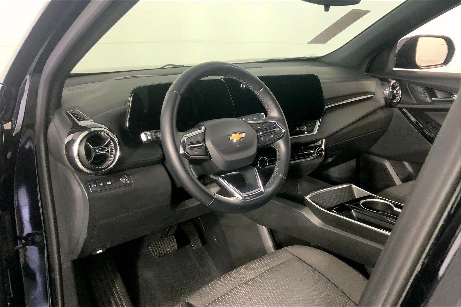 Used 2025 Chevrolet Equinox LT FWD image 14