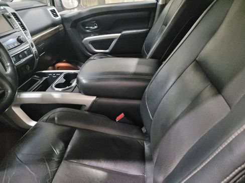 Used 2018 Nissan Titan SL image 26