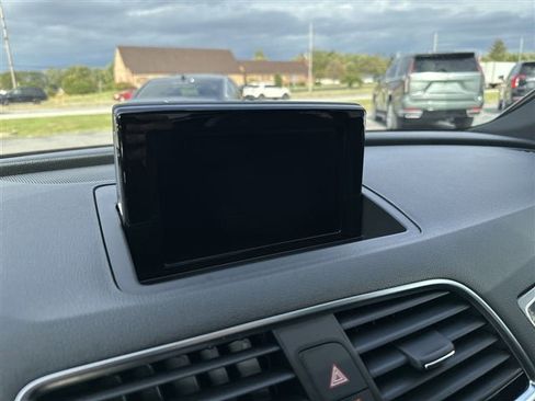 Used 2018 Audi Q3 2.0T Premium Plus w/ Premium Plus Package image 16