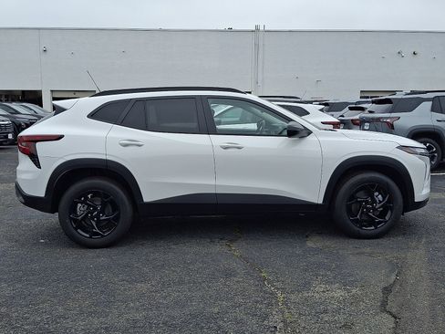 New 2026 Chevrolet Trax LT w/ Driver Confidence Package FWD image 7