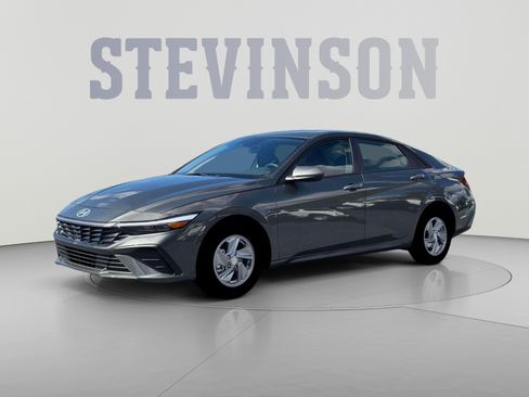 New 2026 Hyundai Elantra SE FWD image 2