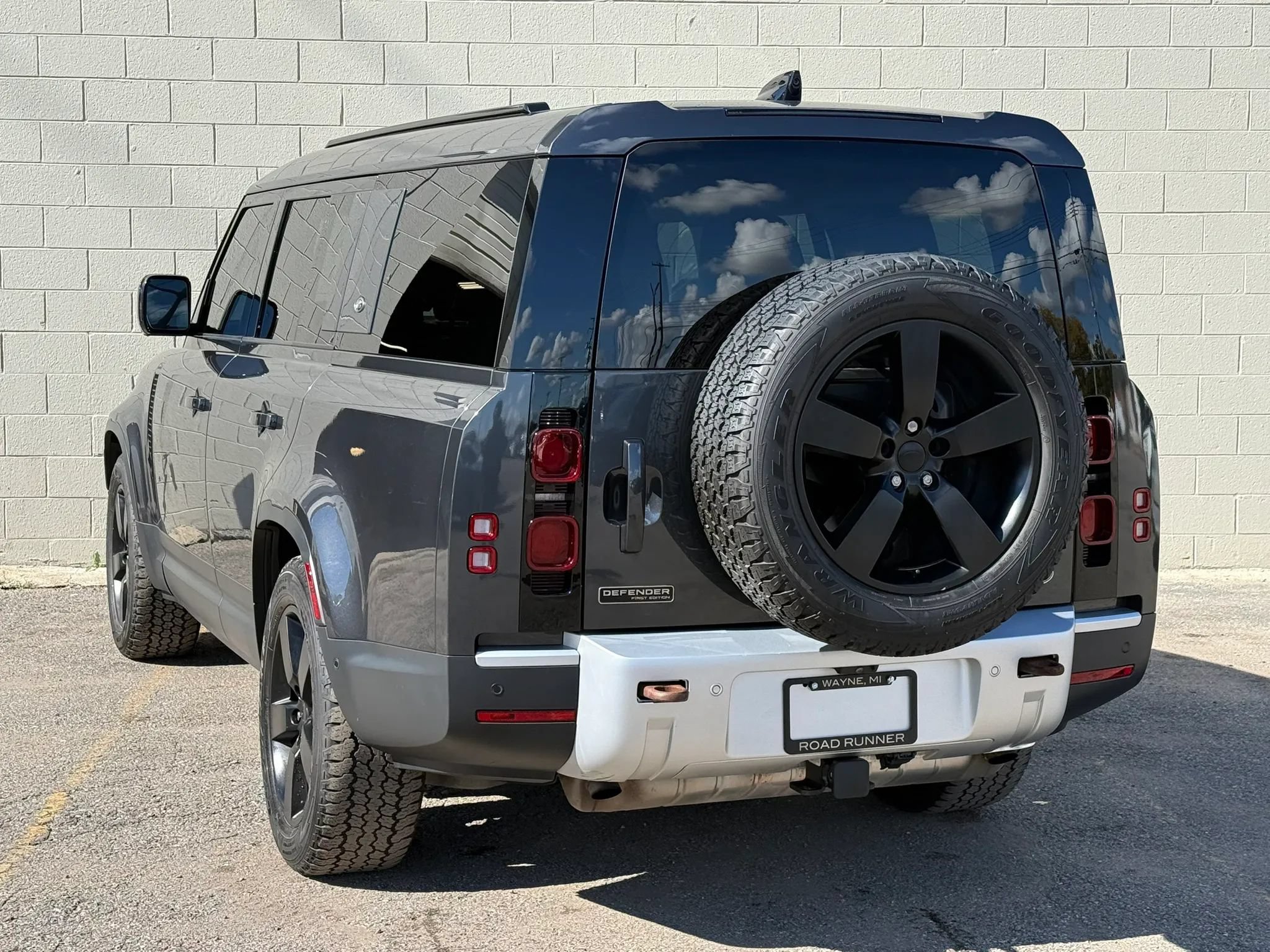 Used 2023 Land Rover Defender 130 First Edition AWD/4WD image 5