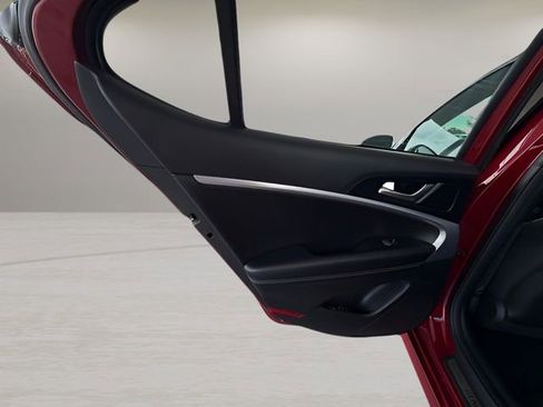 Used 2023 Genesis G70 2.0T image 31