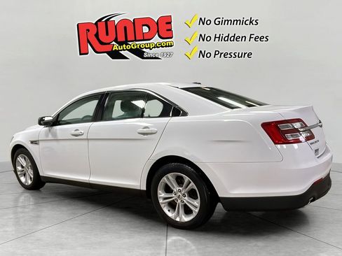 Used 2015 Ford Taurus SE image 4