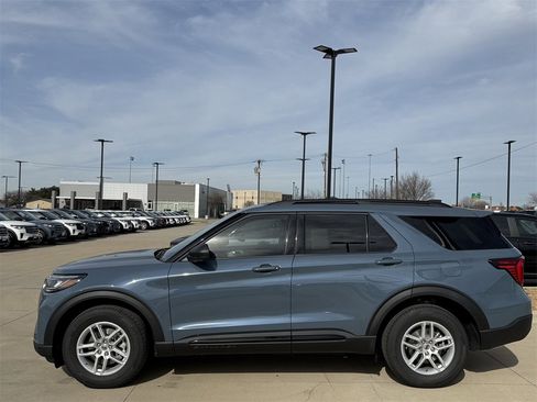 New 2026 Ford Explorer Active w/ Active Comfort Package image 3