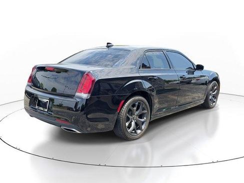Used 2023 Chrysler 300 Touring w/ Sport Appearance Package image 4