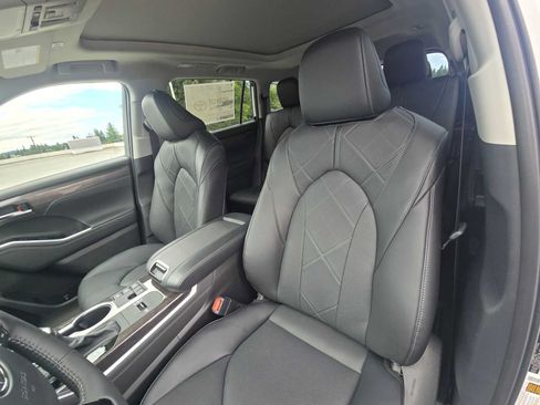 New 2026 Toyota Highlander Platinum AWD/4WD image 21