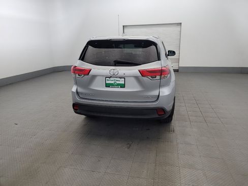 Used 2019 Toyota Highlander XLE AWD/4WD image 7