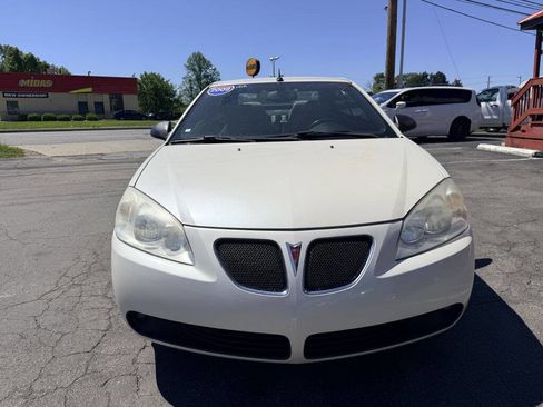 Used 2009 Pontiac G6 GT w/ Sport Package 1 FWD image 2