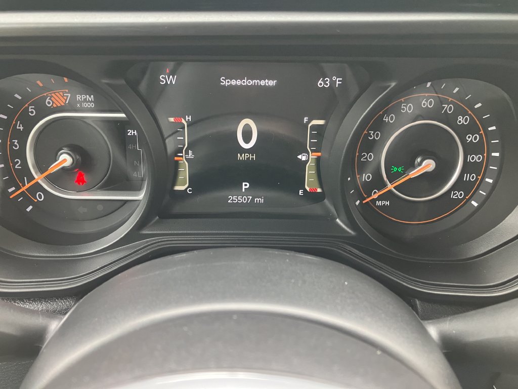 Used 2024 Jeep Wrangler Unlimited Sahara w/ Technology Group AWD/4WD image 9