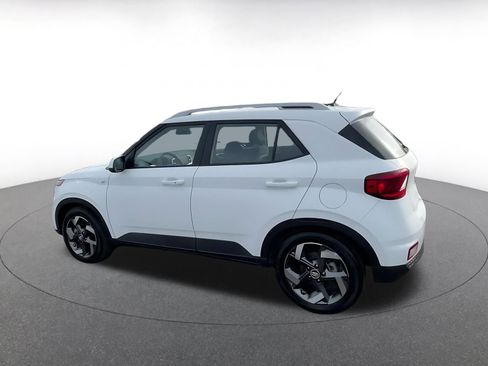 Used 2025 Hyundai Venue SEL image 10