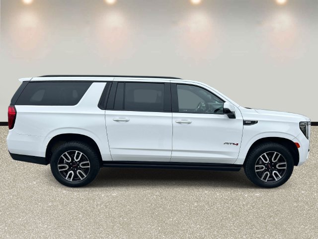 Used 2022 GMC Yukon XL AT4 w/ Technology Package AWD/4WD image 4