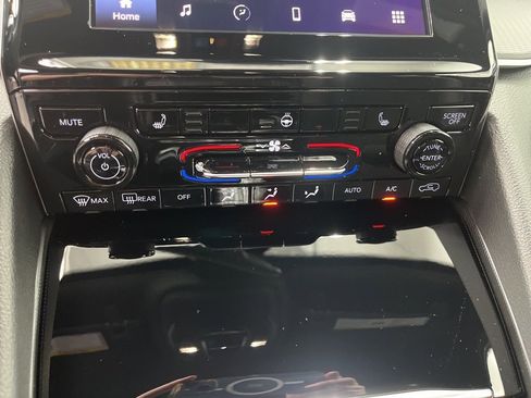 New 2025 Jeep Grand Cherokee Altitude image 16