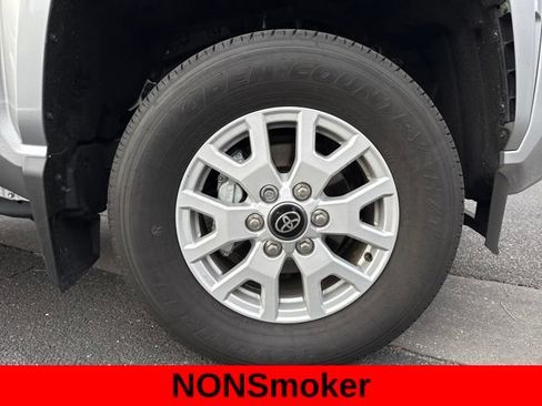 Used 2025 Toyota Tacoma SR5 AWD/4WD image 11