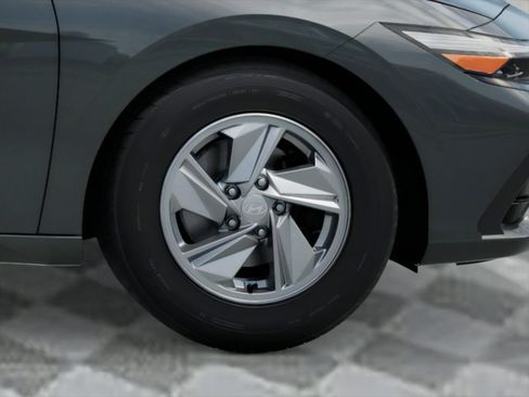 Used 2026 Hyundai Elantra SE FWD image 8