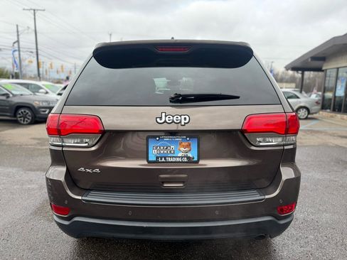 Used 2019 Jeep Grand Cherokee Laredo w/ 18" Wheel & 8.4" Radio Group image 8