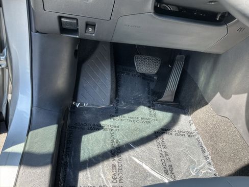 Used 2025 Toyota Highlander XLE AWD/4WD image 17