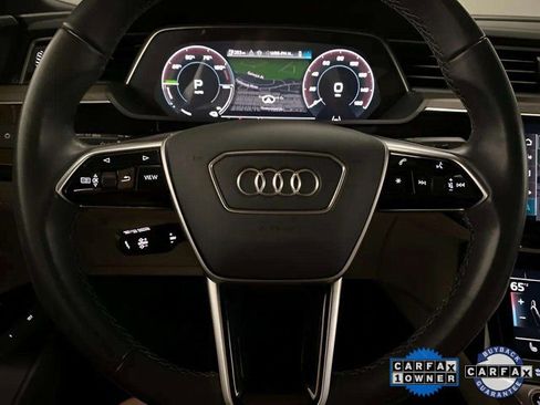 Used 2024 Audi Q8 e-tron Premium image 30