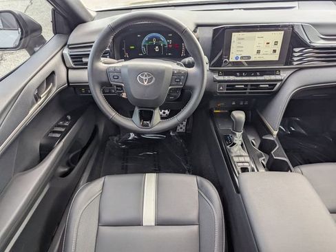 Used 2025 Toyota Camry XLE image 14