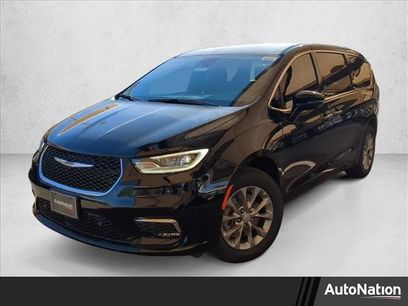 New 2026 Chrysler Pacifica Select
