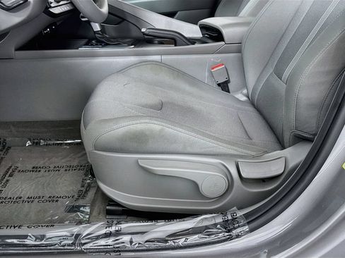 Used 2024 Hyundai Elantra SE FWD image 21