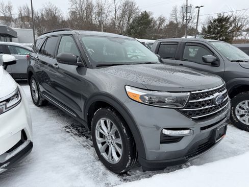 Used 2023 Ford Explorer XLT w/ Equipment Group 202A image 2