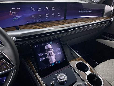 Certified 2025 Cadillac Escalade ESV Sport Platinum image 5