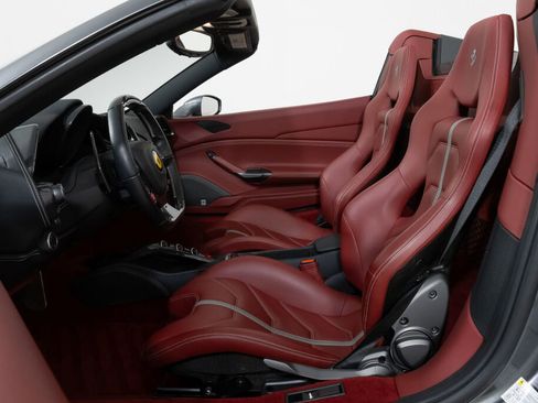 Used 2018 Ferrari 488 Spider image 4